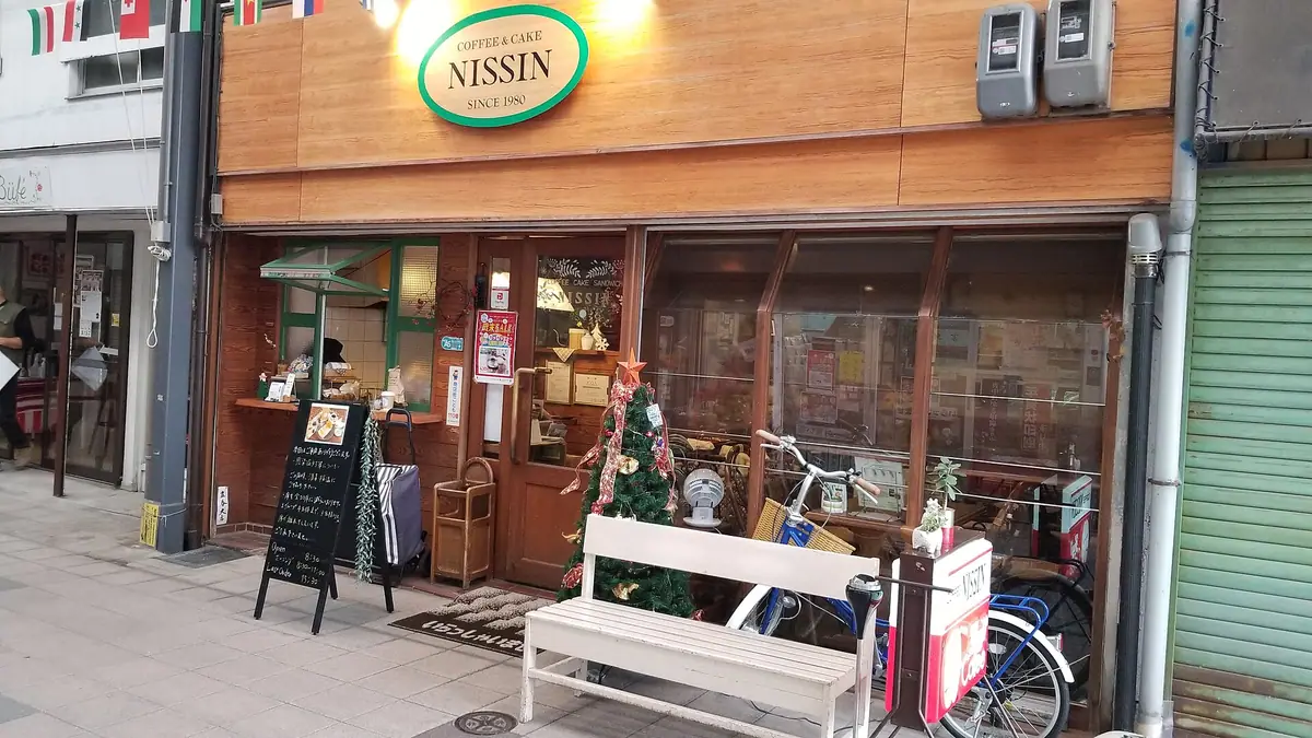 The Cornerhouse Bakery & Cafe – bakery & café in Axminster town centre